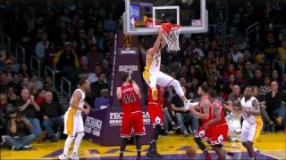 November 20, 2016 - Bulls vs. Lakers - Larry Nance Jr. Putback Dunk